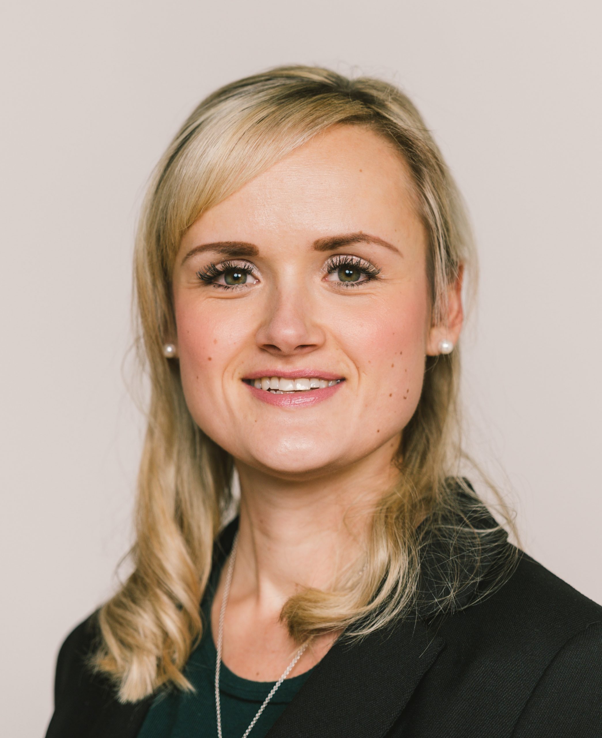 Frau Mandy Hille